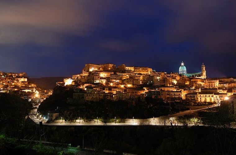 Ragusa Ibla, 40 kms, photo by Phantom65  C BY 2.0