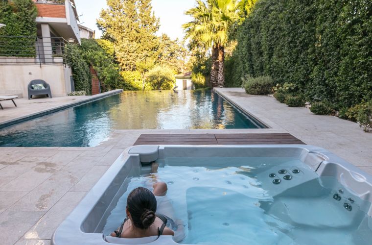 Jacuzzi and pool, relax in bella Sicilia!