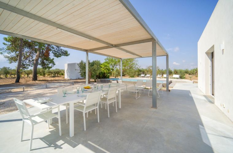 Gazebo, pool and garden