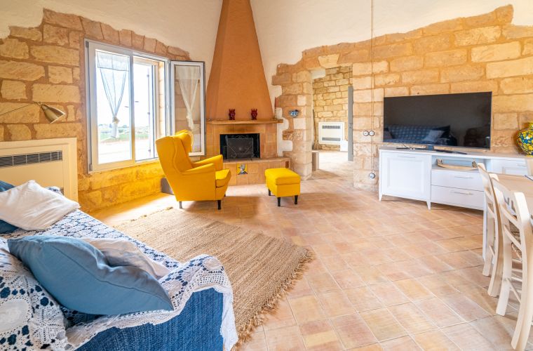 Living room facing the seascape