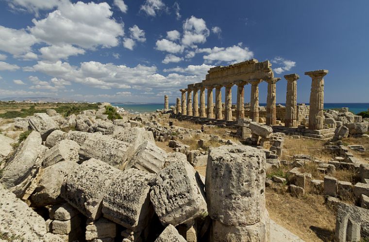 Selinunte, 20 km away, photo by Franck Manogil from Beziers, France - Selinunte, CC BY 2.0